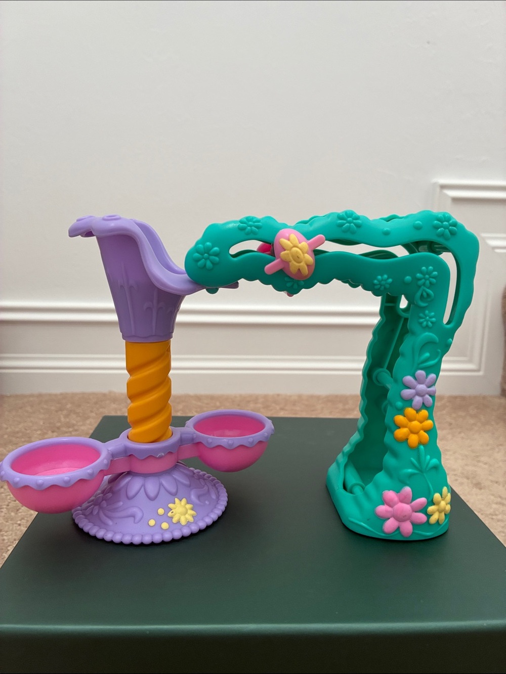 Littlest Pet Shop Twirl Around Treehouse Playset